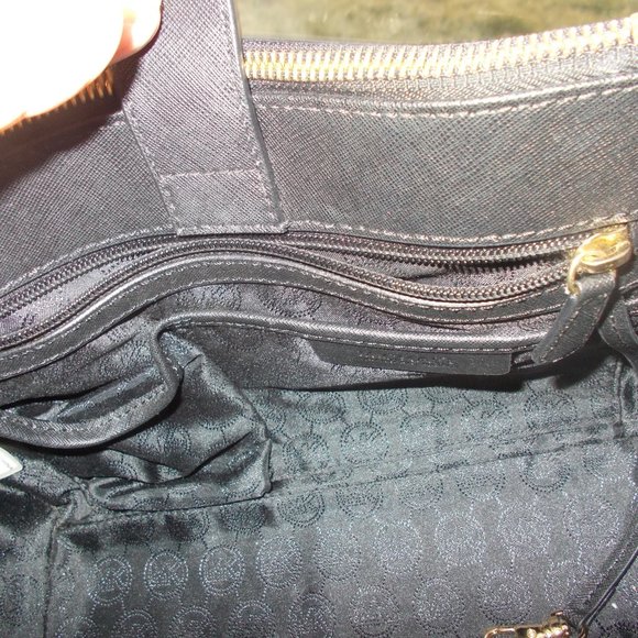 Michael Kors Cynthiana Black Saffiano Leather Hand - Picture 13 of 13
